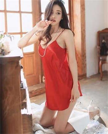 女学生在学校卖