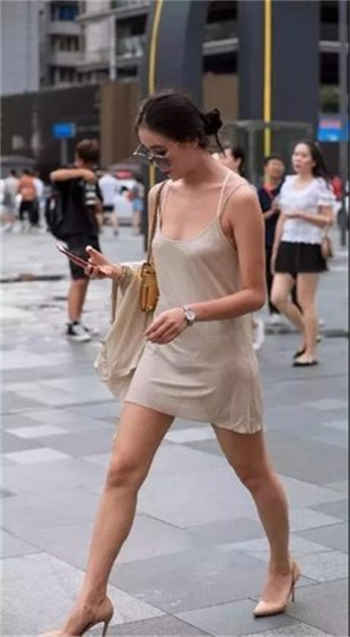 一代妖后哺乳镜头图片
