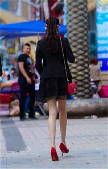 小贝挨打实践视频
