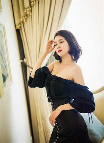 连体袜女秘书