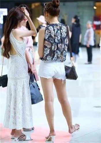 女儿主动找爸爸消火