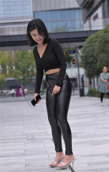 沈娜娜和璃奈酱是一个人吗