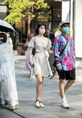 老板体罚女员工故事小诗6