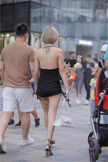 女大学发沙龙中文3