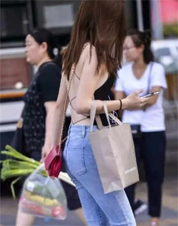 韩婧格打扑克能看的