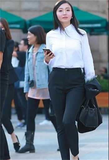 玩保险公司女业务员